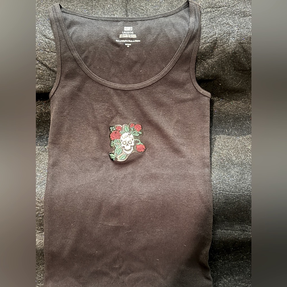 Skill and roses black tank top